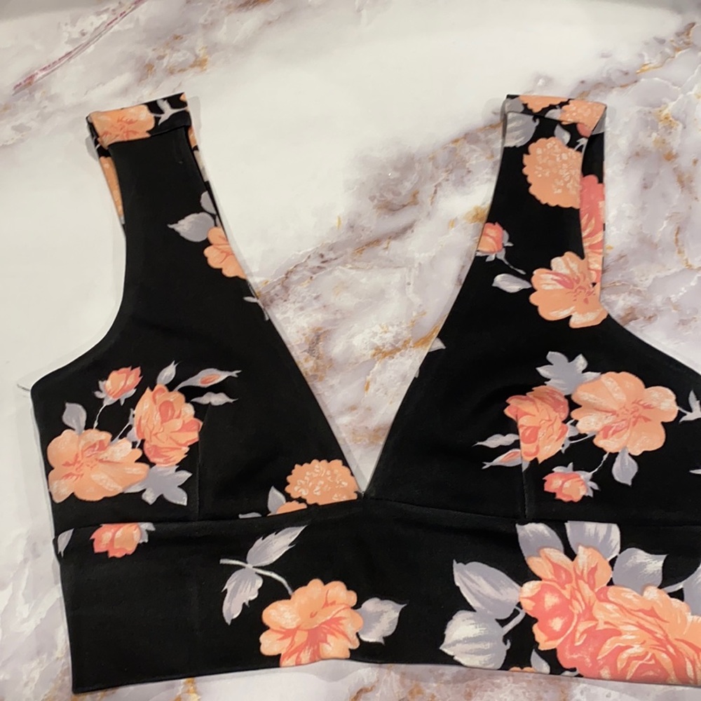 Misguided Floral bralette. SZ 6. Scuba fabric